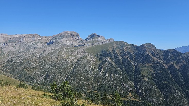 67 urteko mendizale irundar bat hil zen atzo Pirinioetan