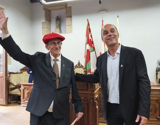 Irailaren 7an Hiriko Urrezko Intsignia jasoko duen Hondarribiko seme-alaba edo kolektiboa proposatzeko epea zabalik
