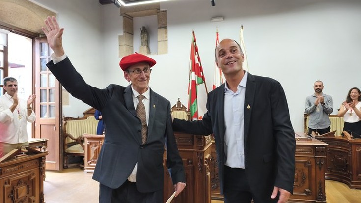 Irailaren 7an Hiriko Urrezko Intsignia jasoko duen Hondarribiko seme-alaba edo kolektiboa proposatzeko epea zabalik