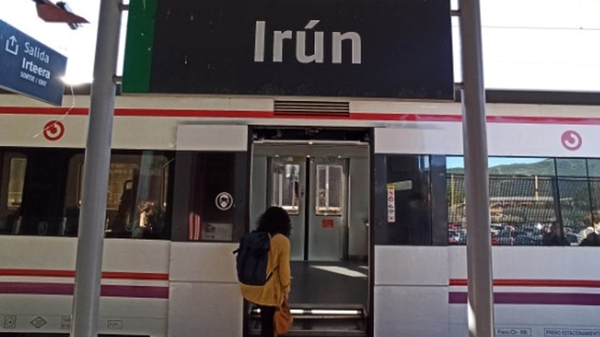 RENFEren aldiriko trena Hendaiara iritsiko da gaur, eta TGVa Irunera urtarrilean