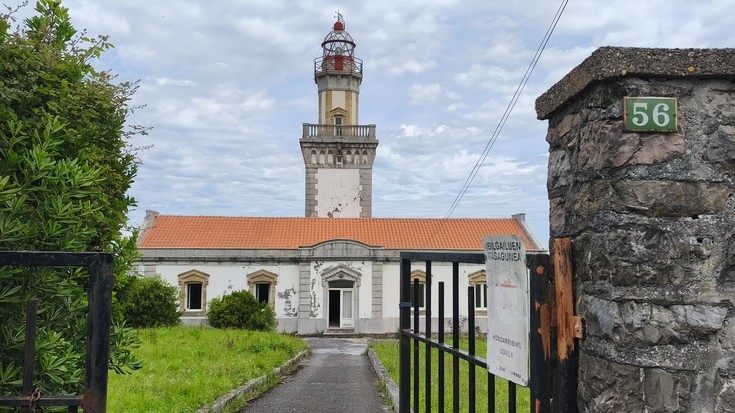 Ostrazismoan zegoen Higer itsasargiari distira atera nahi diote herritarrei ateak zabaltzeko