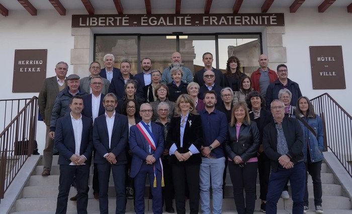 Hendaiako auzapeza eta kontseilari berriak instalatu dira hauteskundeen ondotik