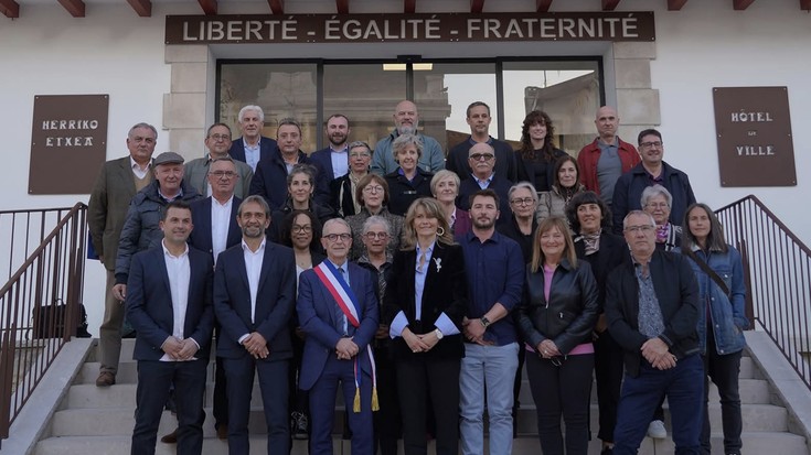 Hendaiako auzapeza eta kontseilari berriak instalatu dira hauteskundeen ondotik