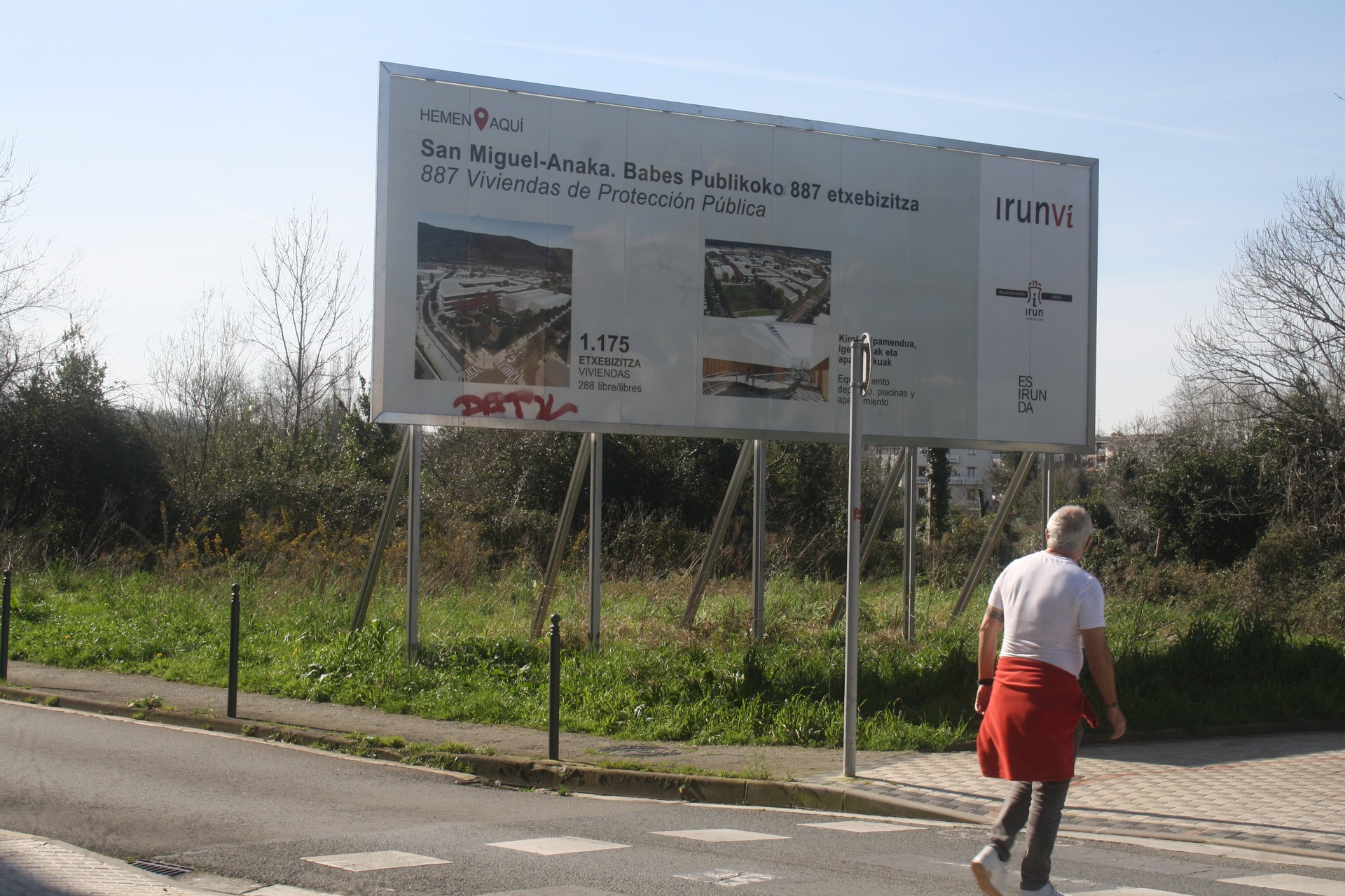 Etxebizitza publikoaren zorra kitatzen hasteko, San Miguel-Anakaren lehen urbanizazio lanak martxan nahi dituzte udan