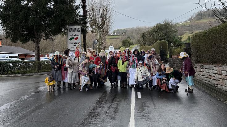 Bidasoaldeko baserrietan ere gozatu dituzte inauteriak asteburuan