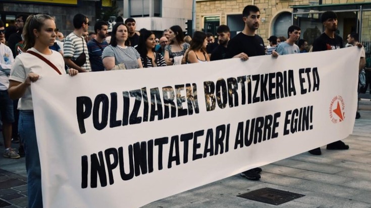 Elkarretaratze jendetsua egin dute Hondarribian GKSk deituta «poliziaren bortizkeria eta inpunitatea» salatzeko