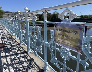 Naziek deportatutako irundarrak gogoan hartu dituzte aliatuen liberaziotik 80 urtera