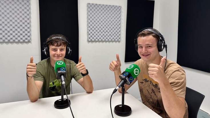 Xuban eta Julen Zelaieta: «Guk nahiko genituzke geroz eta euskal kanta gehiago jo, horrela gazteak horretara ohituratzeko»