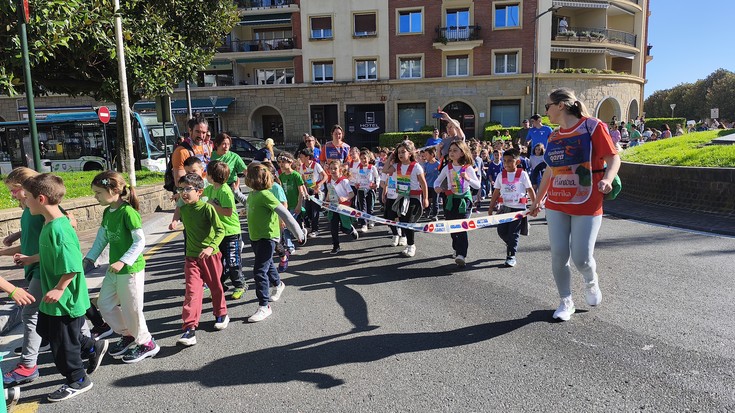Dena eman dute Hondarribiko eskolartekoek Korrika Txiki eta Gaztean