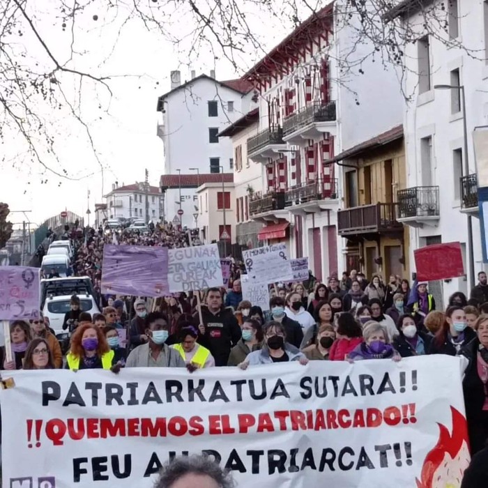Manifestazio historiko batek kaleak hartu ditu berriro, eskualdea feminismotik eraikitzeko prest