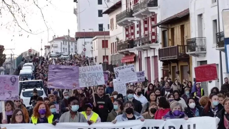 Manifestazio historiko batek kaleak hartu ditu berriro, eskualdea feminismotik eraikitzeko prest