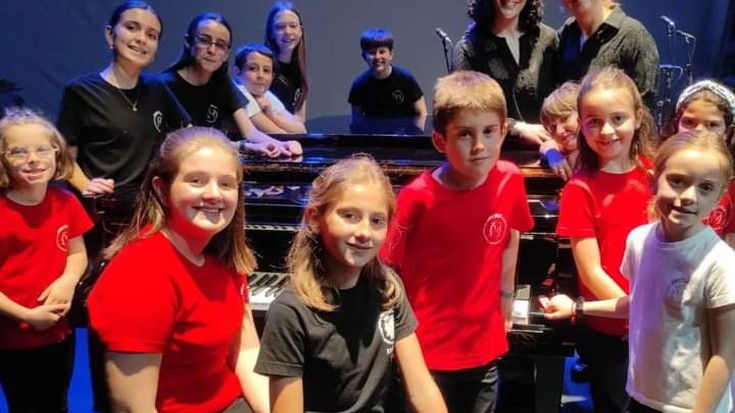 Haurrak musikan murgiltzera gonbidatzen ditu Ametsa abesbatzak