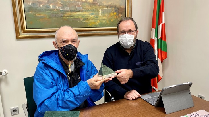 Joxean Sagastizabal sariztatu dute Hondarribiko XXVII. Euskal Liburu eta Diska Azokaren irekitzean