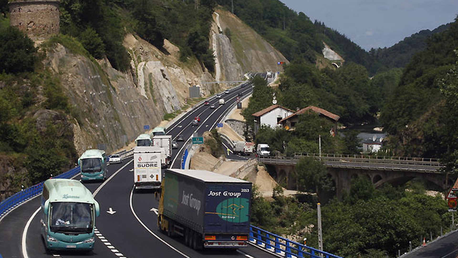 Urriaren 19tik 23ra Behobia eta Endarlatsa arteko trafikoa Bidasoa auzoko bide zaharretik desbideratuko dute