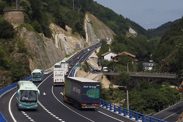 Urriaren 19tik 23ra Behobia eta Endarlatsa arteko trafikoa Bidasoa auzoko bide zaharretik desbideratuko dute