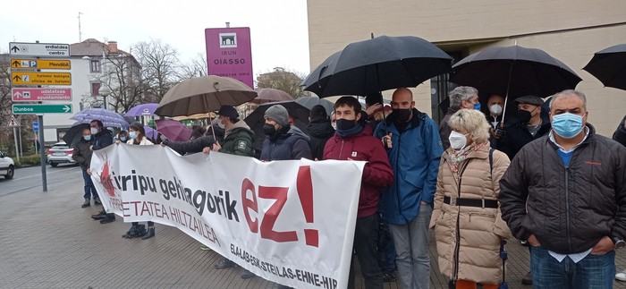 Kontratu laburrek, prebentzio formakuntza eta segurtasun neurri eskaxek hiltzen dutela salatu dute Irunen