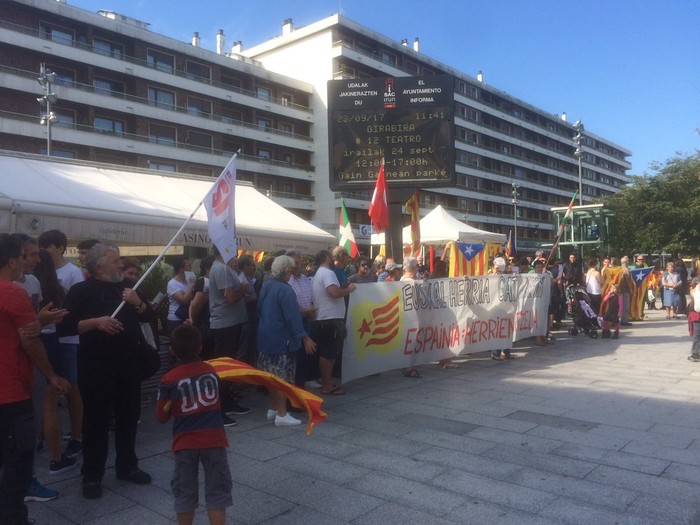 Katalauniari elkartasuna adierazteko manifestaldia igandean 12:00etan Zabaltza plazatik abiatuta