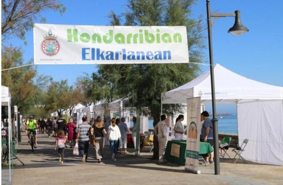 2019tik egin ez duen laguntza deialdia egin dezala exijitu diote GKEek Hondarribiko Udalari