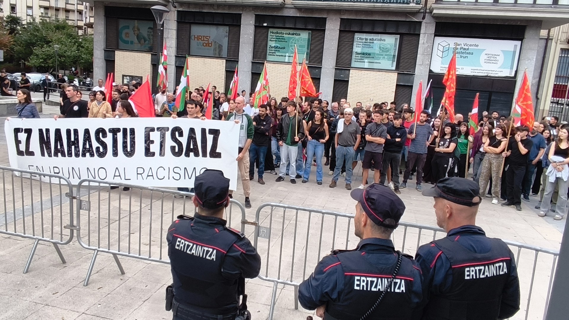Antifaxistak askoz ere gehiago direla erakutsi dute Irunen