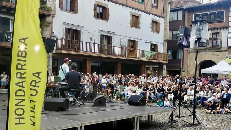 Auzoa Kultura Da: herritarren kultura gosea elikatzeko jaialdia antolatu dute Hondarribiko txoko guztietan