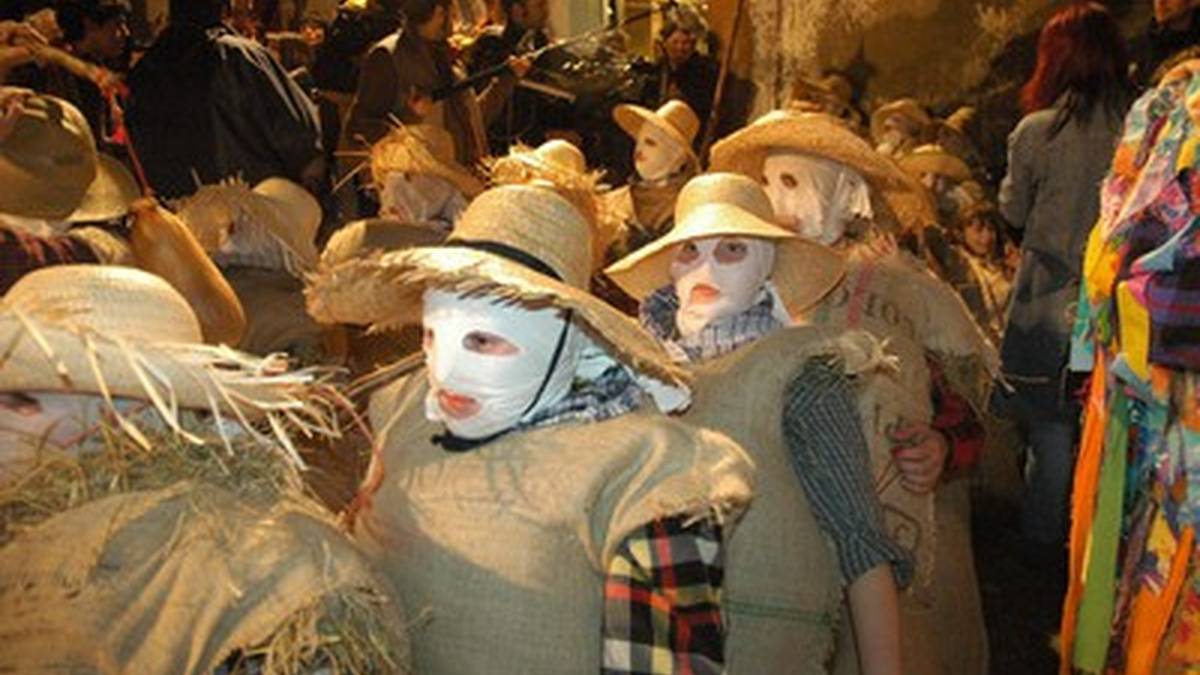 Lesakako inauteriak iragartzeko kartel lehiaketa zabalik