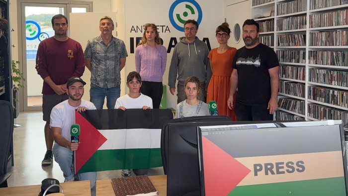 Antxeta Irratiak bat egin du Gazako kazetarien erailketen kontrako nazioarteko ekintzarekin