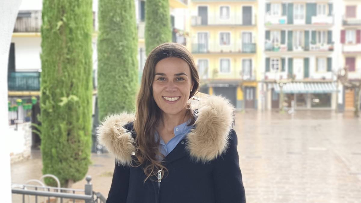 Maria Serrano (EAJ): «Hondarribia ondo ezagutzen dut, eskarmentua badut eta lan egitera nator, entzuteko eta zubiak eraikitzeko prest»