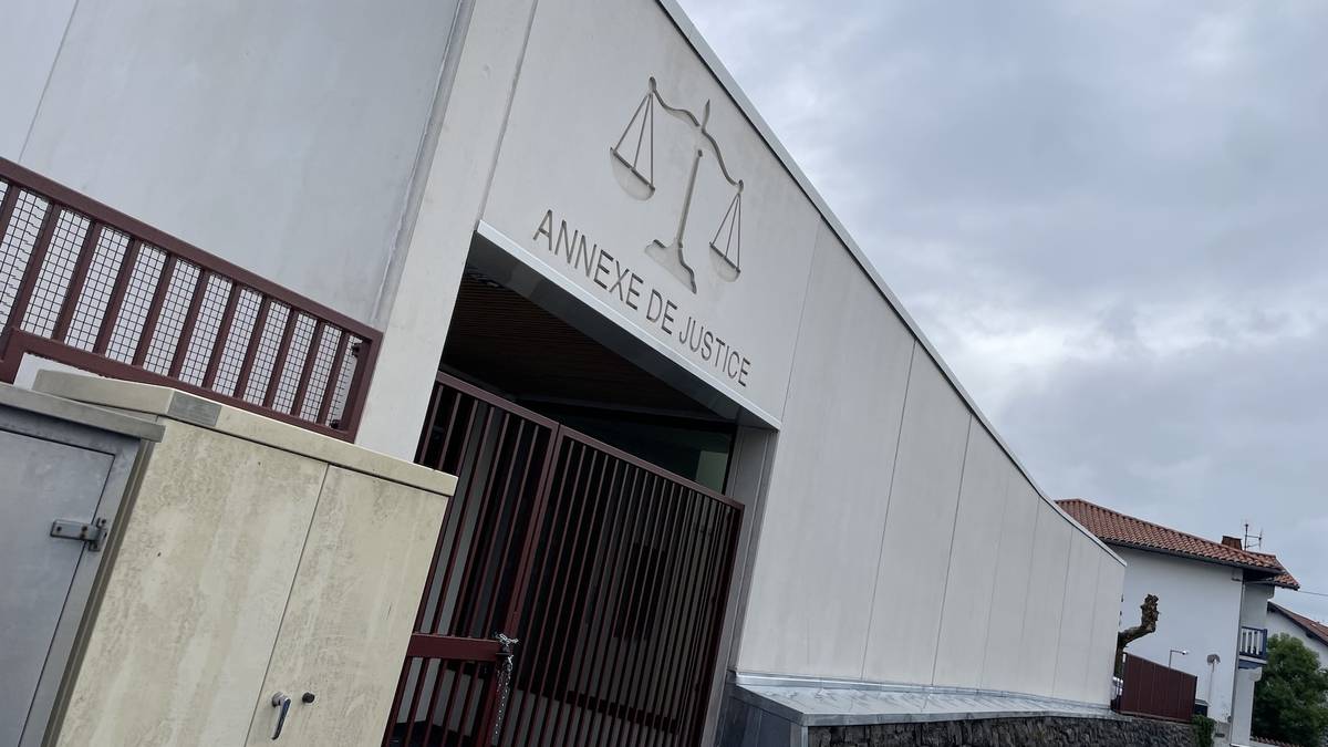 Justiziaren aurpegi prekario eta bortitzena ageri da Hendaiako justizia eraikin erantsi berrian