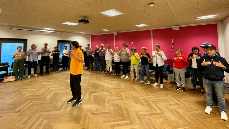 Musikarekin jostatuz garuneko gaitzak prebenitzen dituen "Do Re Ni" programa indartu dute Kultur Etxean