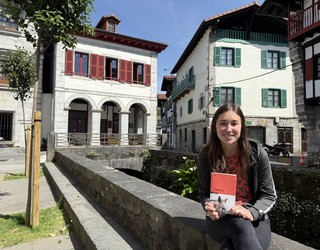 Maddi Ane Txoperena Iribarren: «Lagun baten heriotzaren gaia landu nahi nuen, horren aurrean zaila egiten zaigulako jakitea non kokatu  behar garen»