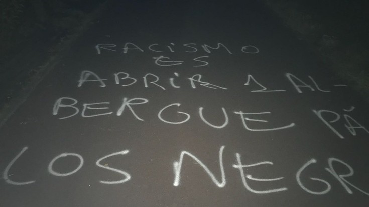 Pintaketa arrazistak egin dituzte Martindozenea eta Intzurako bidegorrian 
