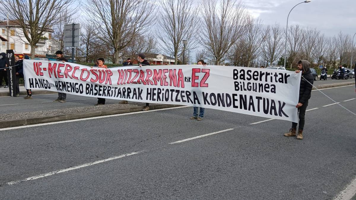 Mercosur itunaren aurkako ekintza Santiago zubian