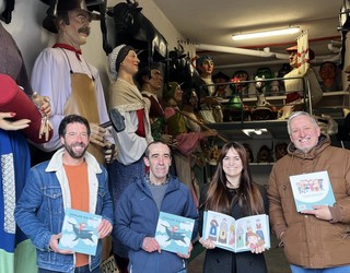 Hondarribiko erraldoiak balioan jarri eta bizi-bizi daudela erakusteko liburua plazaratu berri dute