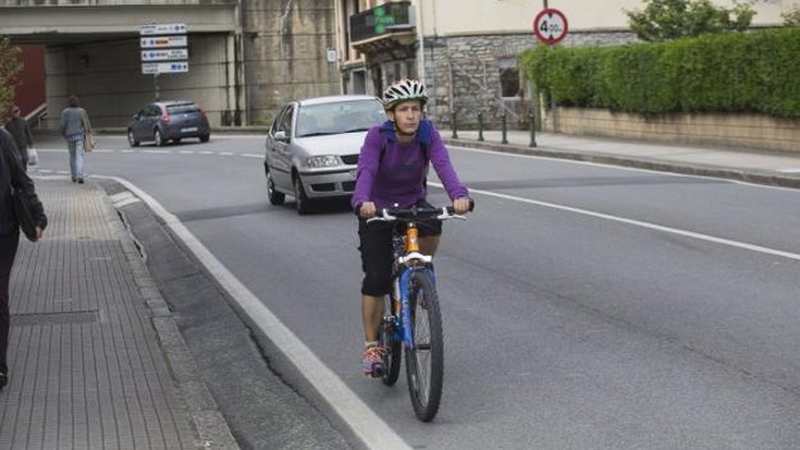 Mendelun emandako hitza jan dute berriz ere, bidegorria eta auzoa bizigarri egiteko konpromisoekin