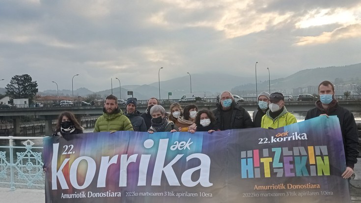 Bidasoaz gaindi lekukoa elkarri emateko deia luzatu dute Korrikaren bueltan