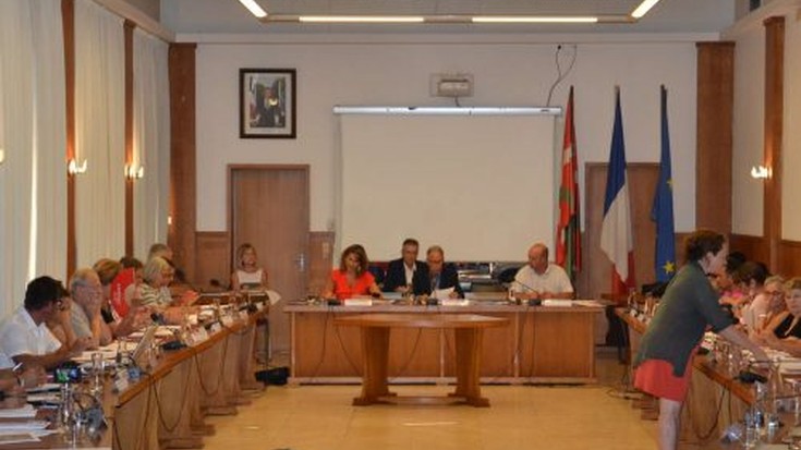 Langileen artean euskararen erabilera sustatzeko ahaleginetan ari da Hendaiako Herriko Etxea