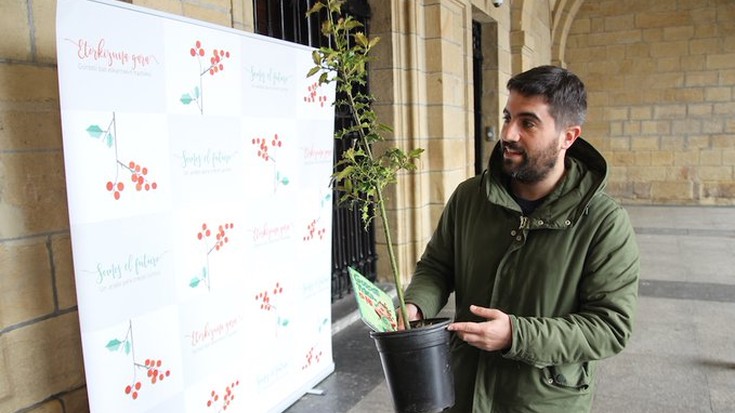 Irungo Udalak gaur aurkeztu du garai batean "Haur bat, Zuhaitz bat" ekimena zenaren lekukoa hartu zuen "Gorosti bat elkarrekin hazteko" ekimenaren edi