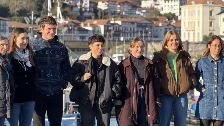 Txapel beltza janzteko sei buru berri aukeran, horietatik hiru hendaiarrak