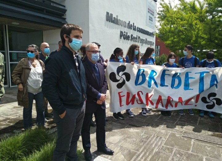 Jende andana bat bildu da "Brebeta euskaraz!" aldarrikatzeko