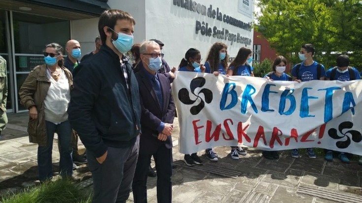 Jende andana bat bildu da "Brebeta euskaraz!" aldarrikatzeko