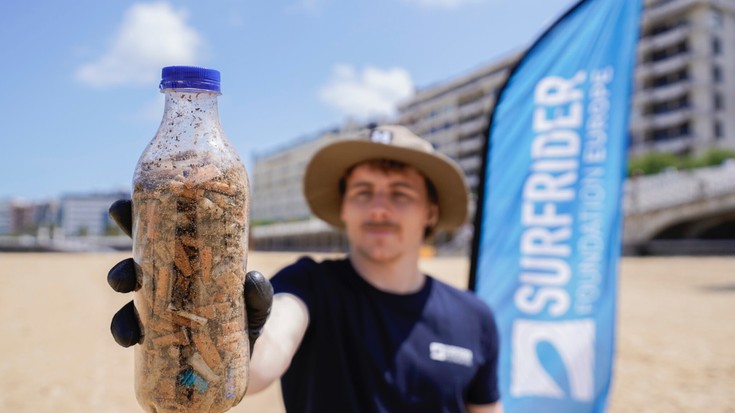 Hondarribian ere zigarrokinak biltzeko deialdia luzatu du Surfrider Fundazioak