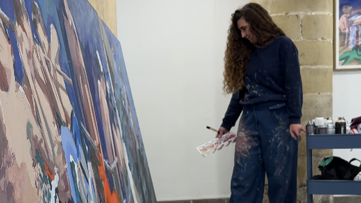 Itsas urdinaren argietan murgiltzera gonbidatzen gaitu Naiara Goikoetxeak bere proiektu berrian