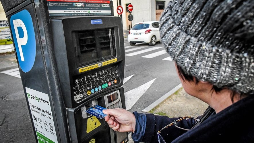 Hendaiako Hondarraitz auzoan urte osora zabaldu dute aparkatzeko ordaindu beharra