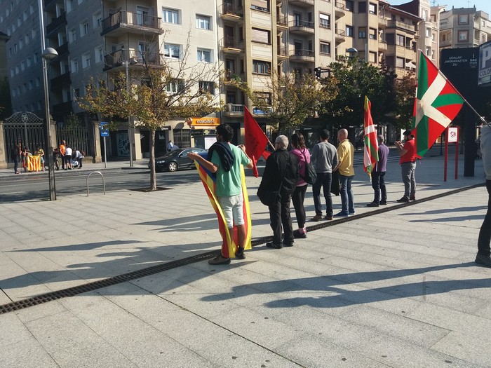 "Hispanitateak itotzen nau" lelopean, mobilizazioa egin dute, ez nahi bezala ordea