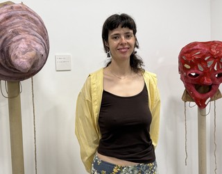 Itziar Basterretxea Seijo: «Denok jartzen ditugu maskarak egunerokoan, hauek aldiz sabelean korapilatuak nituen emozioak ateratzeko egin ditut»