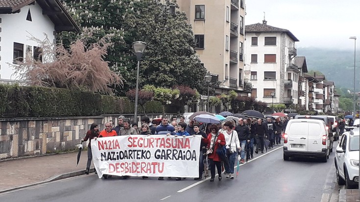 N-121-A errepidean segurtasuna eskatu dute