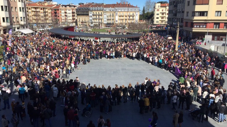 Martxoak 8, emakumeen nazioarteko egunarekin irungo udaleko berdintasun arloak dozena bat proposamen prestatu ditu.