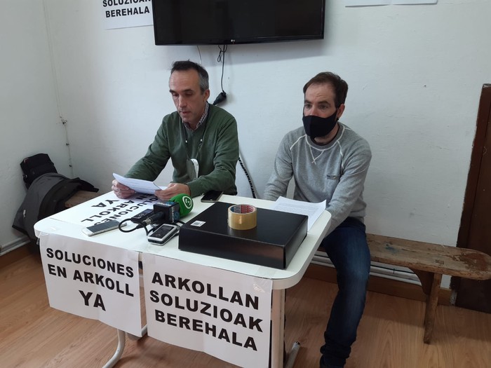 Arkollako bizilagunen elkarteak oinarrizko azpiegiturak behar dituztela salatu dute
