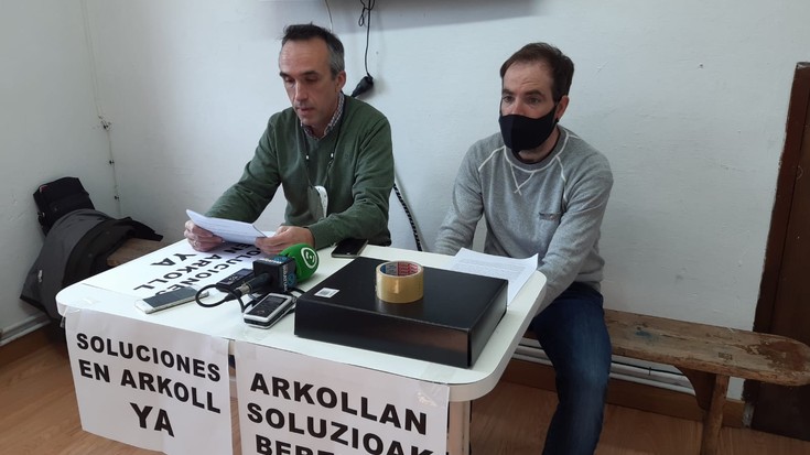 Arkollako bizilagunen elkarteak oinarrizko azpiegiturak behar dituztela salatu dute