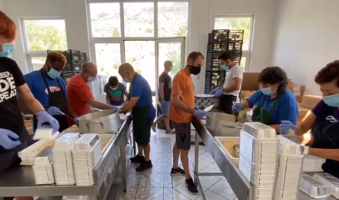 Irungo Udalak 4.000 otordu segurtatzeko laguntza zuzena bideratuko du  Lesboseko Moria errefuxatu akanpalekura